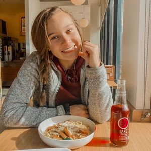 Meet your Posher, Ava
